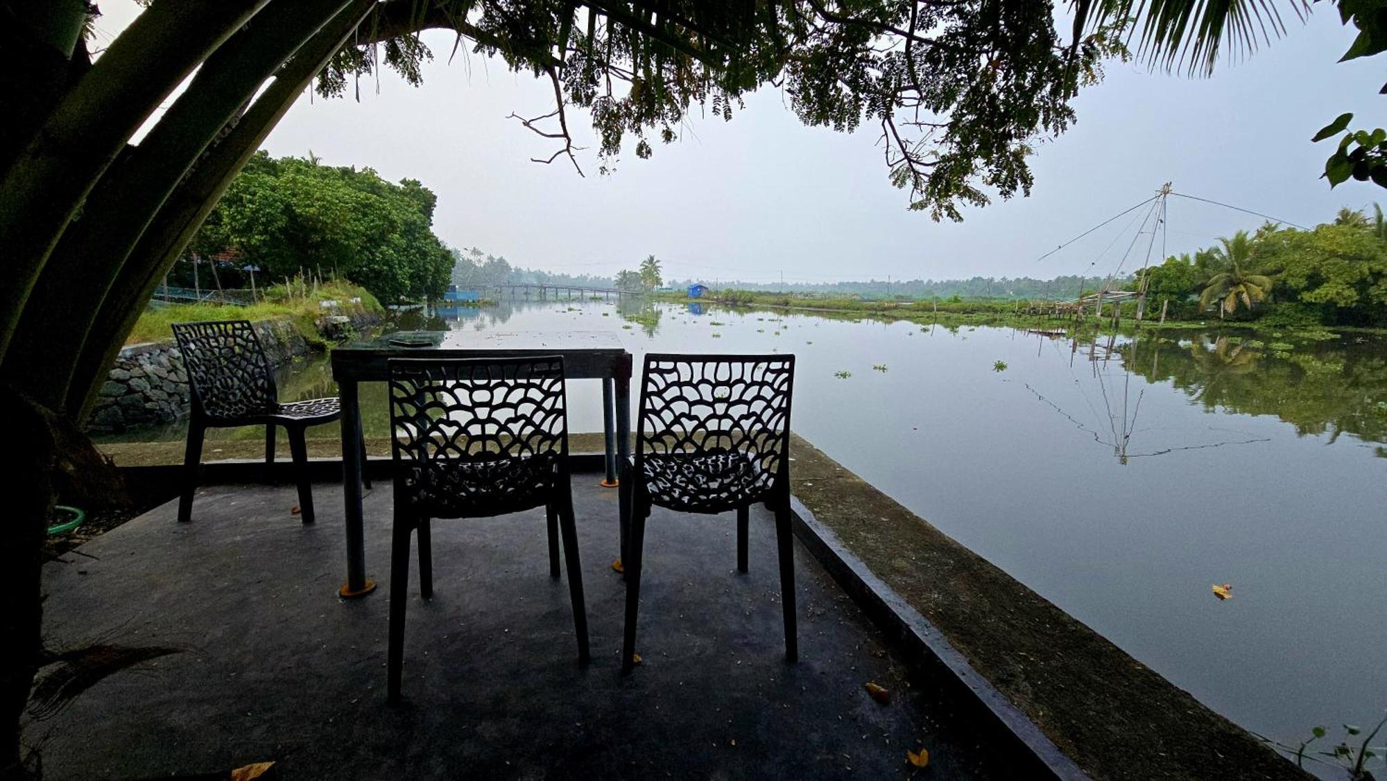 Pradeep'S Backwater Villa Kochi Exteriör bild