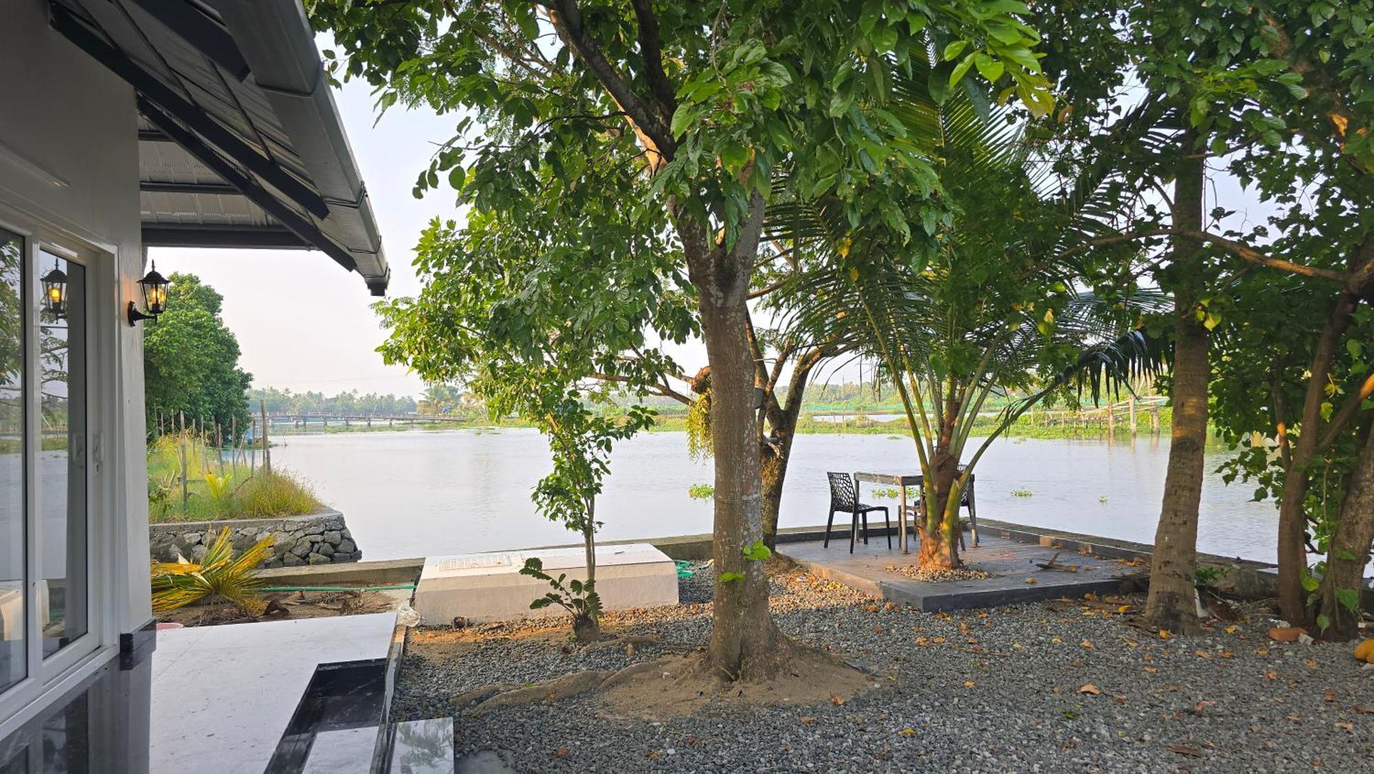 Pradeep'S Backwater Villa Kochi Exteriör bild
